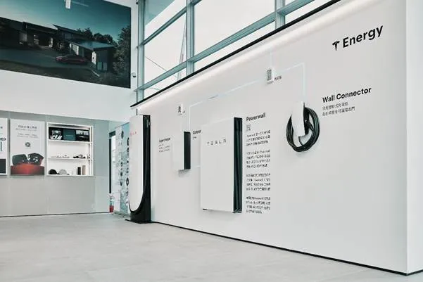Tesla Museum現場展出Tesla第四代V4超級充電座、全系列充電與家用儲能產品，完整展現Tesla能源生態系規劃。業者提供