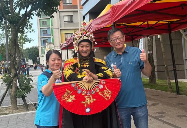 周世雄近日頻頻針對李孝亮的爭議發聲開砲。翻攝周世雄臉書