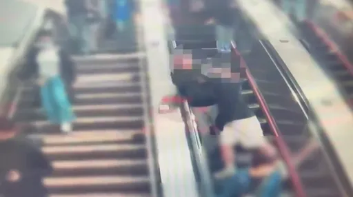 北捷手扶梯「插隊」引糾紛　2男子大打出手