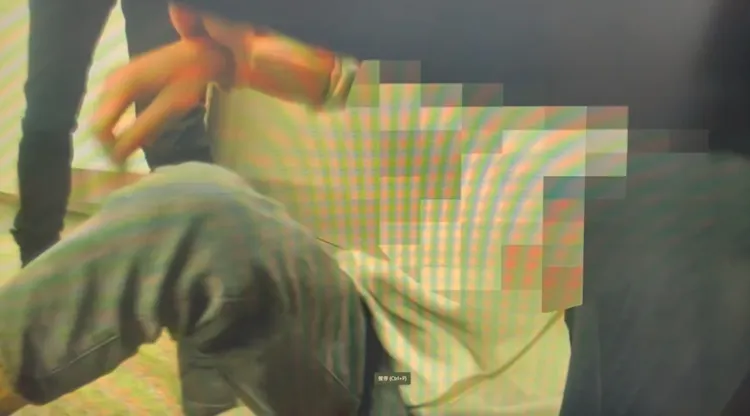 醉漢在北車喧嘩，遭保全壓制。翻攝畫面