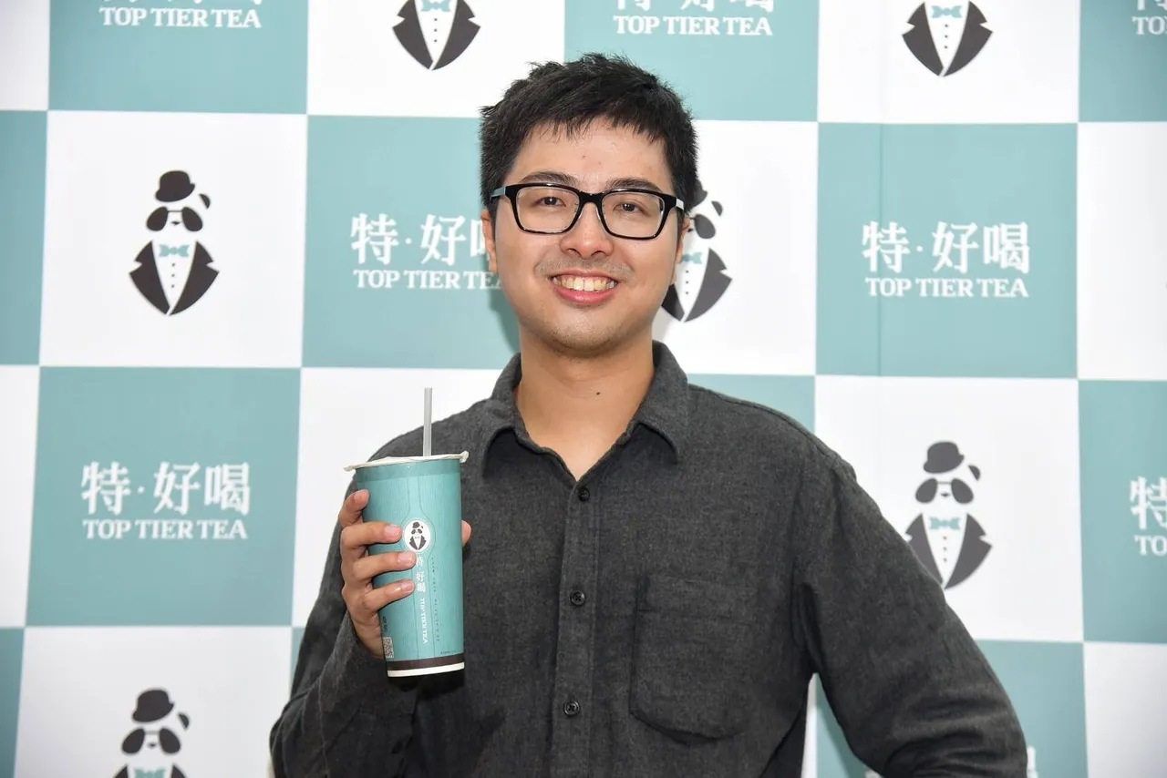 知名實況主丁特成立「特‧好喝烏龍茶專賣店」，近日霸氣放送免費飲料，為台灣隊加油應援。業者提供