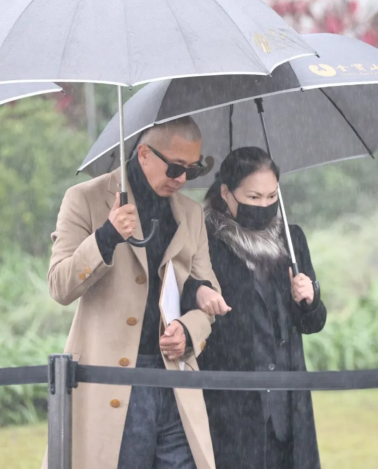 S媽（右）稱呼具俊曄「阿德」，也就是韓語的兒子。特勤中心攝