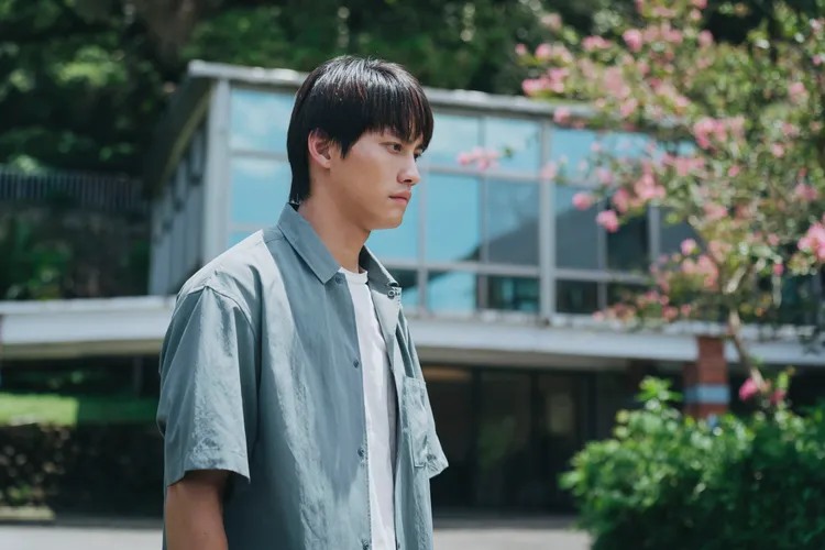 范少勳為《失樂園》蹲點育幼院。冬候鳥電影、文策院提供