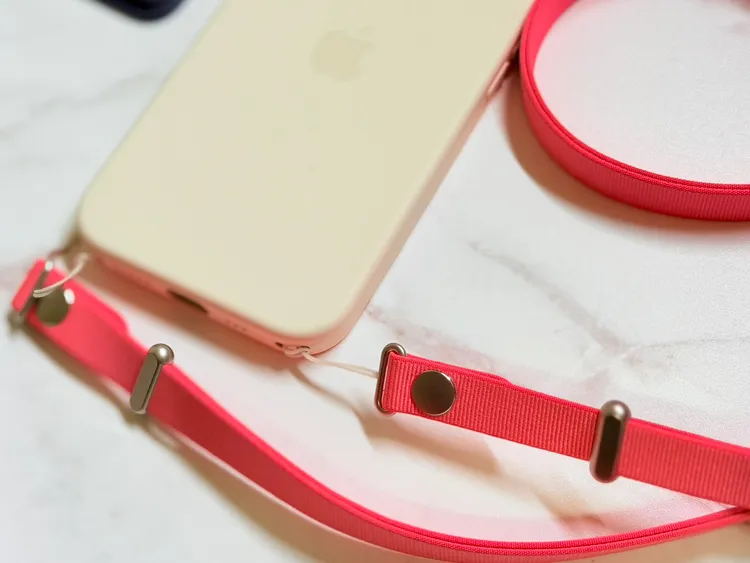 iPhone17e與16e機身尺寸相同，因此原本16e用戶也可以直接選購17e保護殼來搭配掛繩使用。趙筱文攝