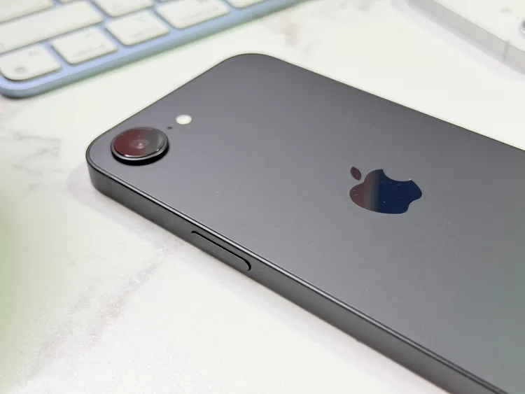 iPhone 17e還是選用單鏡頭相機，不過在人像辨識功能中加入了貓、狗的寵物辨識。趙筱文攝