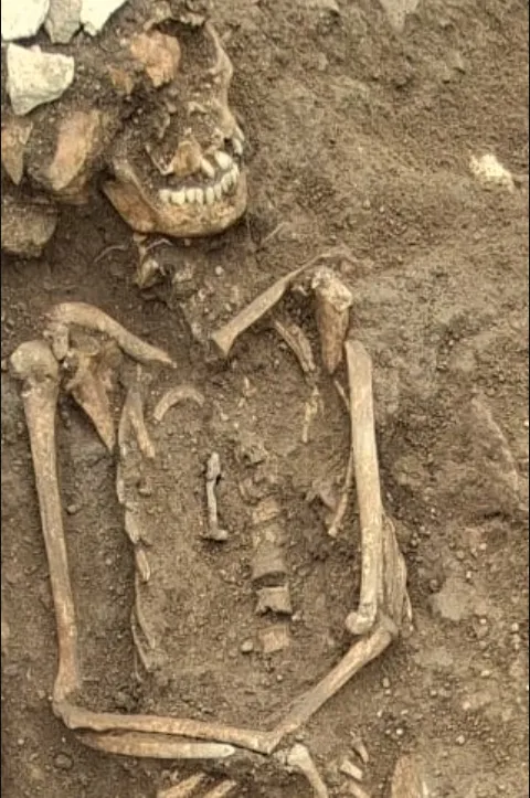 防亡靈騷擾活人？　千年屍骨胸口都放鐵釘