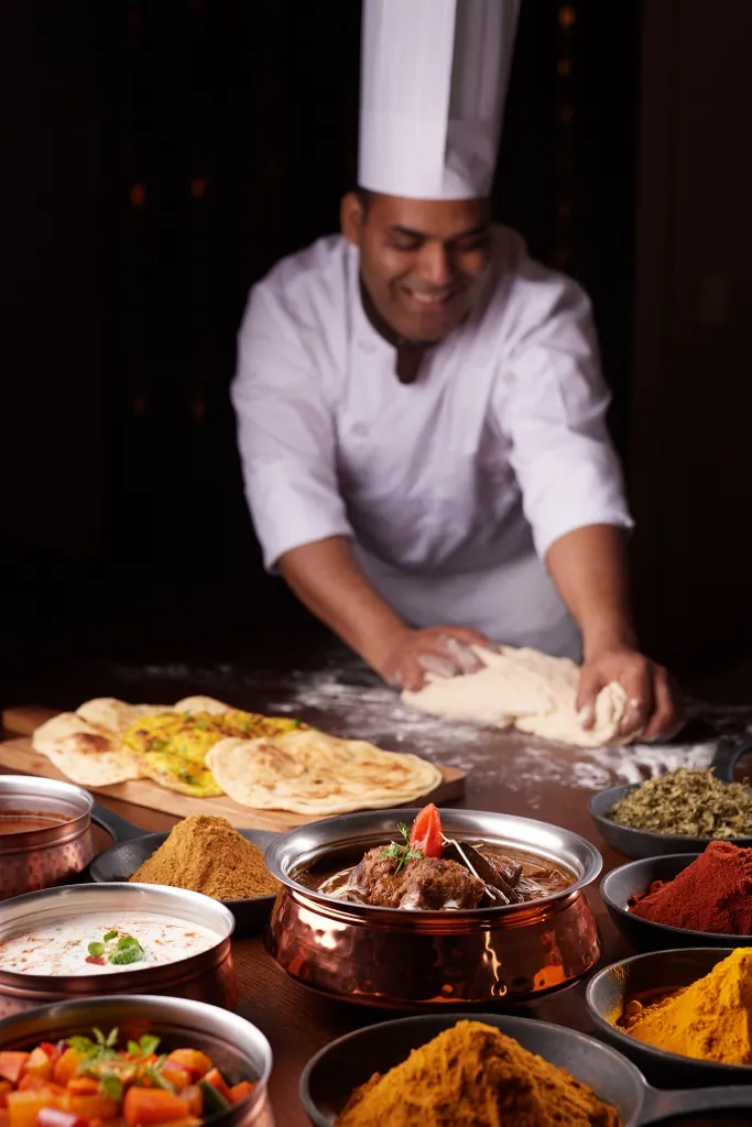 由印度師傅坐鎮，提供融合多款香料的印度咖哩、瑪沙拉烤羊肉以及道地的印度拉茶等，呈獻道地的異國風味。台北美福大飯店提供