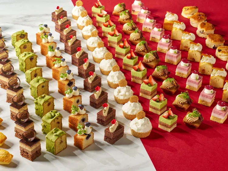 彩匯自助餐廳提供與日本神戶甜點大師交流研發的精緻蛋糕，甜蜜滋味不容錯過。台北美福大飯店提供