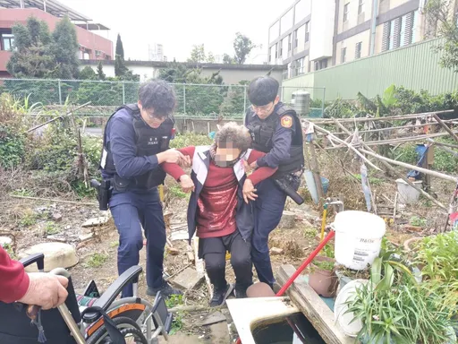 婦人農作突不適倒臥田間　警民合作即時伸援送返家