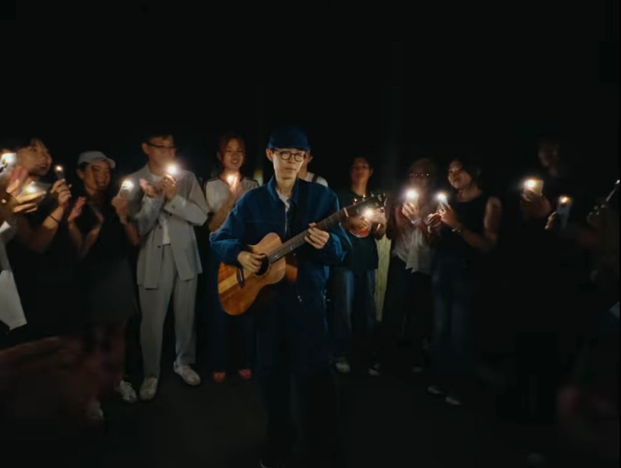 最後身影曝光!方大同在遺作MV自彈自唱 臨演稱:不是AI