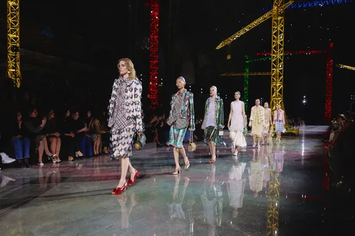 巴黎時裝周｜從毛毛蟲到蝴蝶的華麗蛻變　香奈兒2026秋冬定義絕對自由