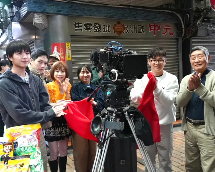 台日合製青春電影《星空之夏》正式展開台灣拍攝，左起 演員王碩瀚、賴宥成、今子嫣、田牧空 、導演林明智、演員李右杭。映虹影視提供