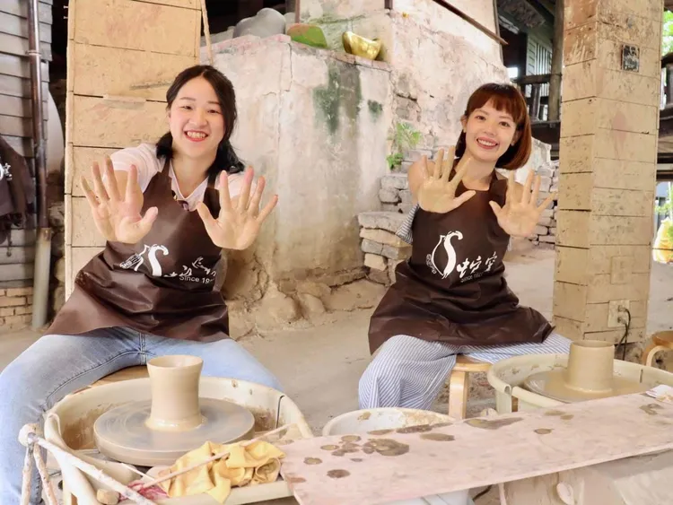 好山好水的徠旅水里店深受家庭客喜愛，平日雙人房3300元起，搭贈早餐及水里蛇窯門票2張。業者提供