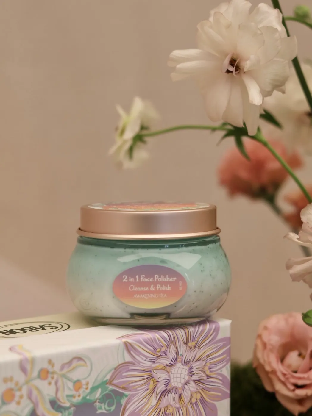 二合一臉部磨砂膏檸香茶語，125ml／1680元。品牌提供