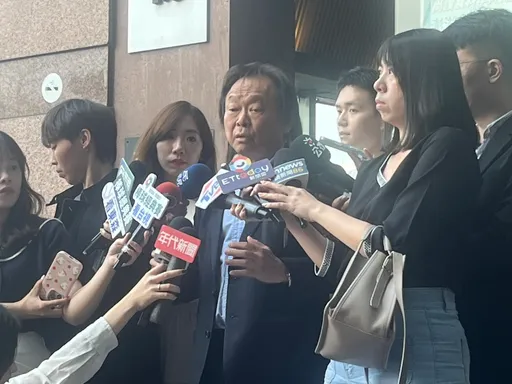 劉世芳被記者推擠不悅喊「退後點」　王世堅緩頰：她內心很溫柔