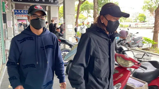 動力火車赴靈堂弔唁小胖老師　神情哀戚「4字」吐不捨