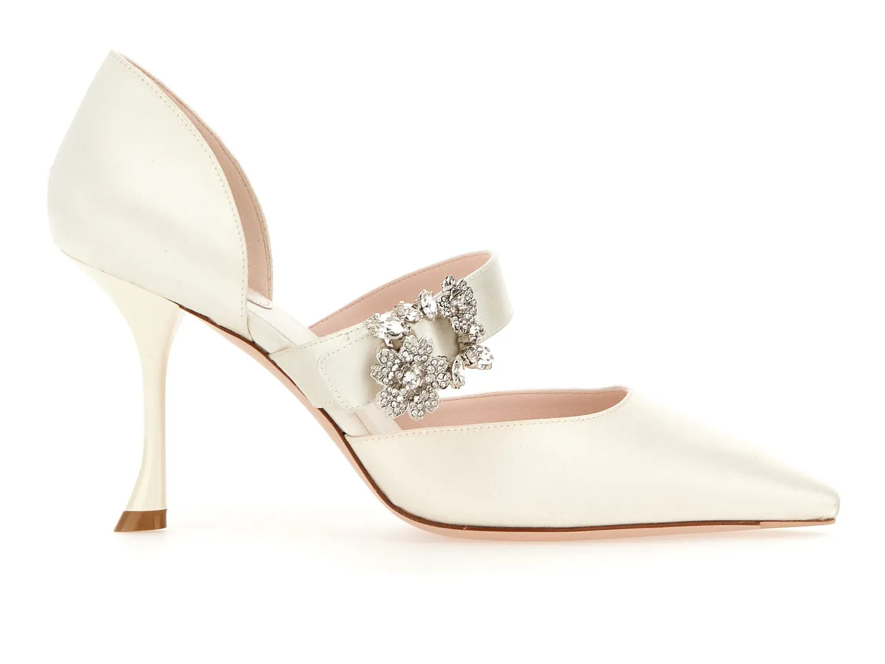 ROGER VIVIER月光白緞面櫻花水晶扣跟鞋，5萬8900元。品牌提供