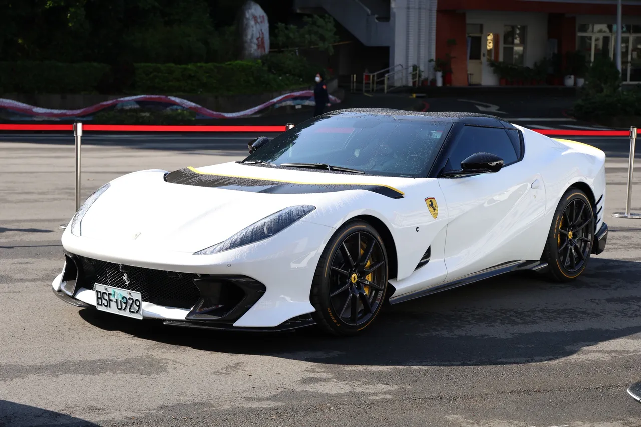 法拉利812-COMPETIZIONE限量款以6500萬元拍出，是僅次於馬王的第二高價。莊宗達攝