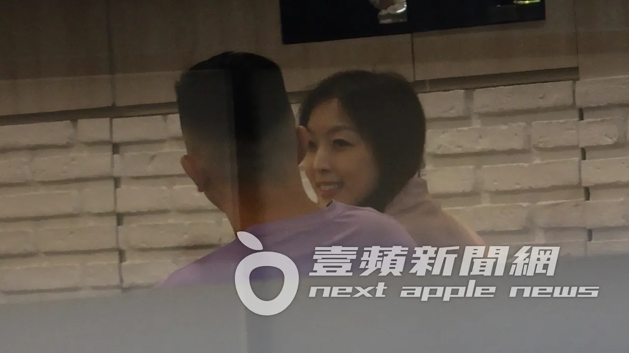 劉怡萱柔情似水望向黃育仁。特勤中心攝