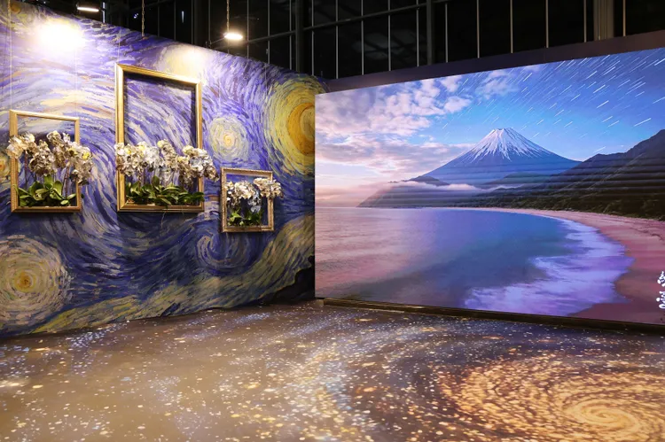 「變異花域」以實體蘭花結合噴墨藝術重現「莫內世界名畫」。南市府提供