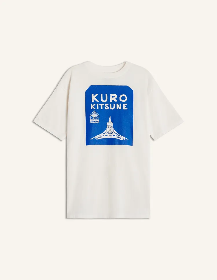 Maison Kitsuné X KURO羊皮紙白聯名LOGO復古水洗短T，5500元。品牌提供