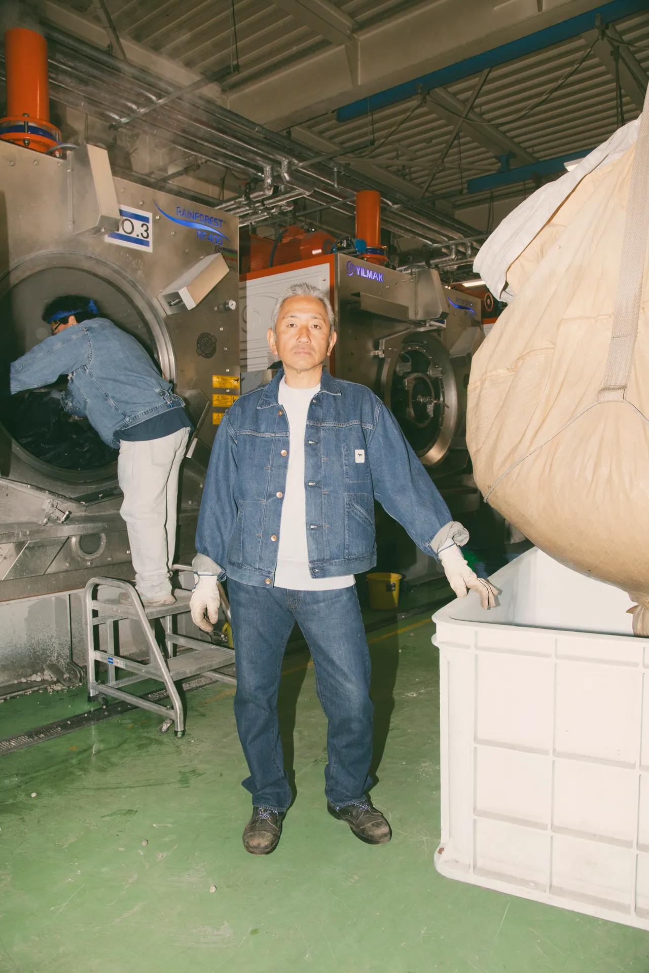 聯名系列皆在日本採用傳統梭織機（Shuttle Loom）製成的赤耳丹寧布製作。品牌提供