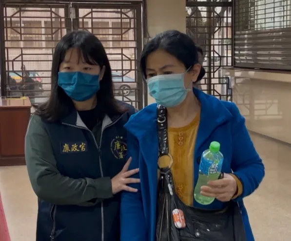 女子周琳疑借用身分讓友人陳小菊繼續擔任代賑工。張欽攝