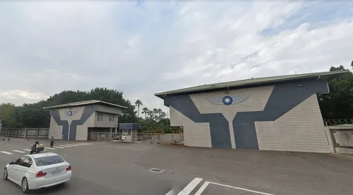 顧立雄稱「私人包機可用松指部」　民眾實測結果超問號