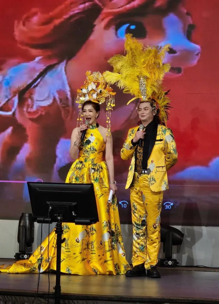 王子健（右）常跑秀場活動。萬鴻經紀提供