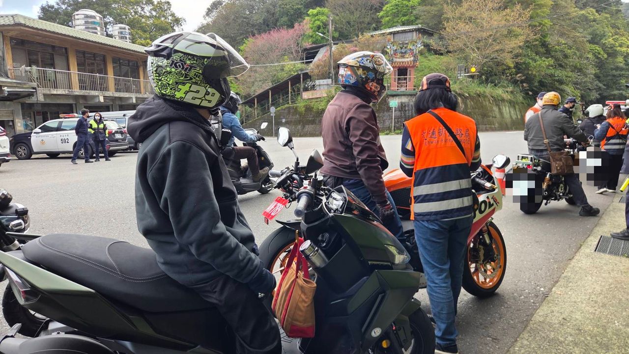 新店警加強取締無照超速、改裝車 鎖定「跑山聖地」防制危險駕車