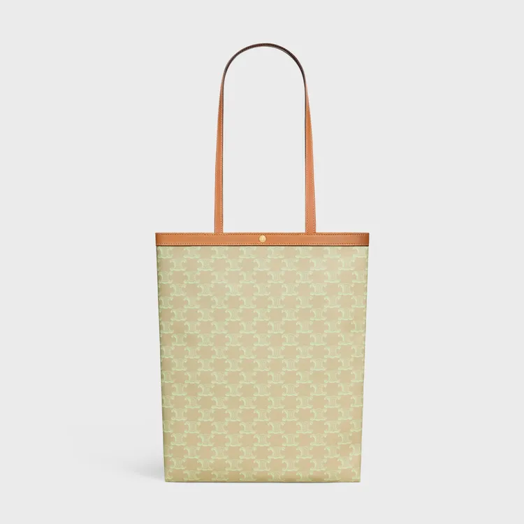 FLAT SHOPPER標誌印花中型手袋，5萬7000元。品牌提供