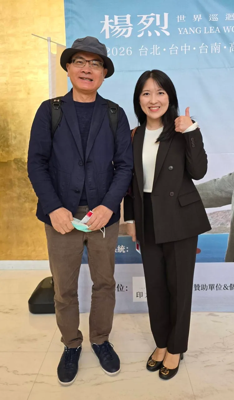 鄭弘儀（左）到場欣賞演出。照片：印太戰略智庫提供