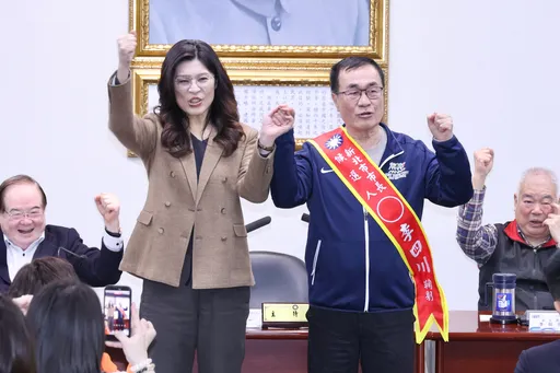 藍2026票倉鬆動？她示警：鄭麗文「紅漆代價」恐害慘一堆候選人