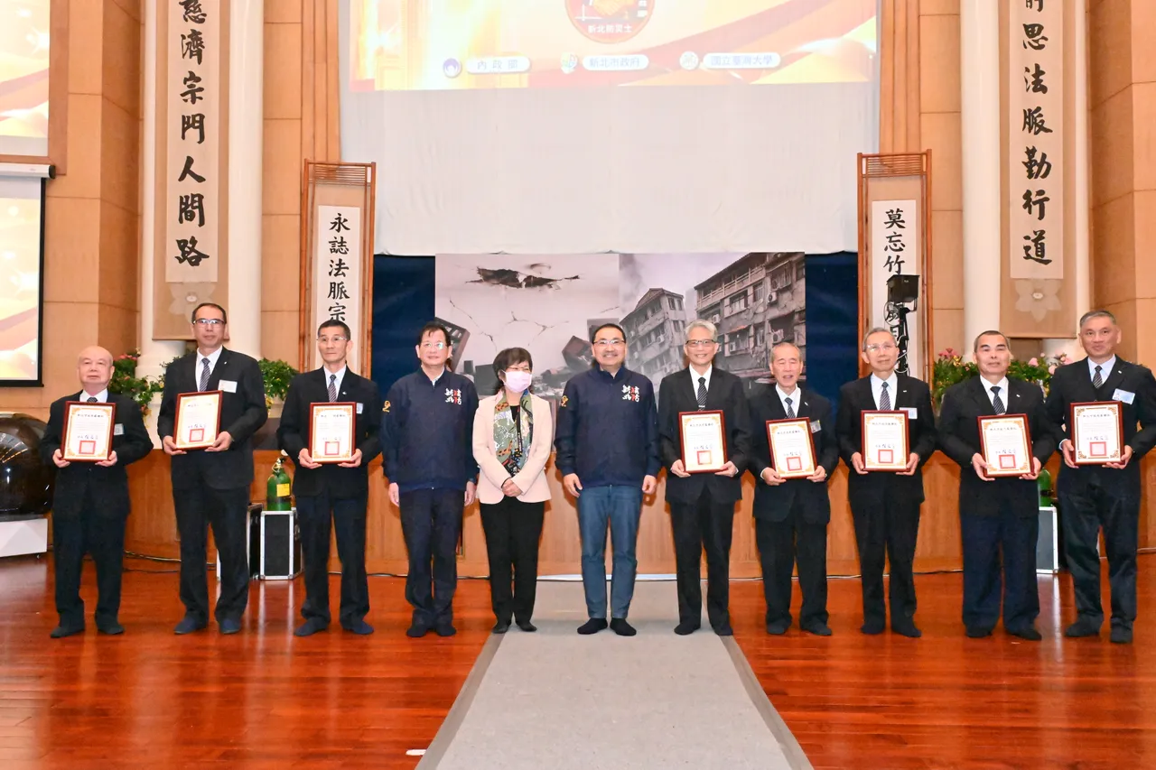 內政部長劉世芳今（4）日前往「115年度防災士開訓典禮暨2萬人防災士里程碑活動」，共同見證新北市推動防災工作的階段性成果。翻攝畫面