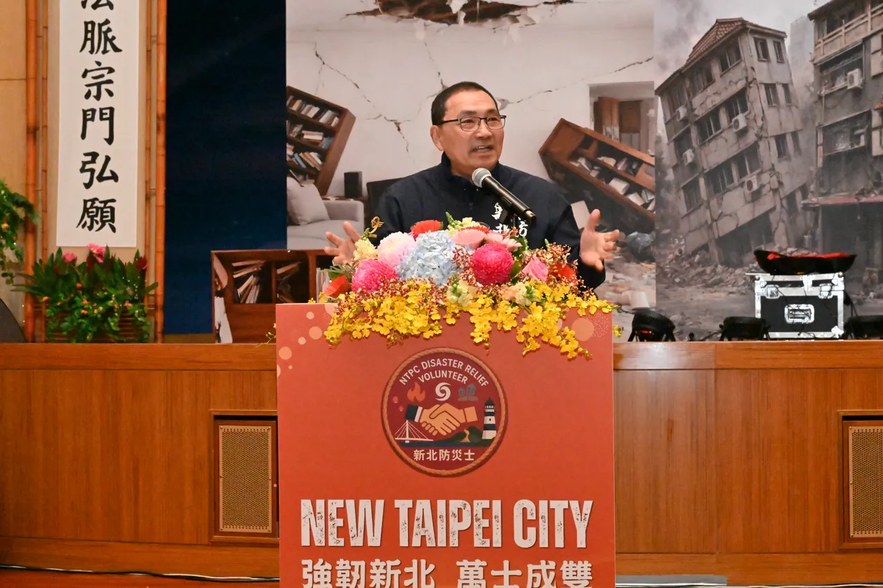 侯友宜指出達成2萬人培訓目標，不僅象徵量能提升，更代表防災意識深植社區，讓「自助、互助、公助」的防災精神落實於日常生活。翻攝畫面