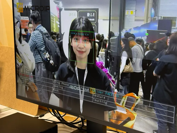 擷發科技指出，系統可以偵測駕駛行為，作為車隊安全管理與營運控管依據。呂承哲攝