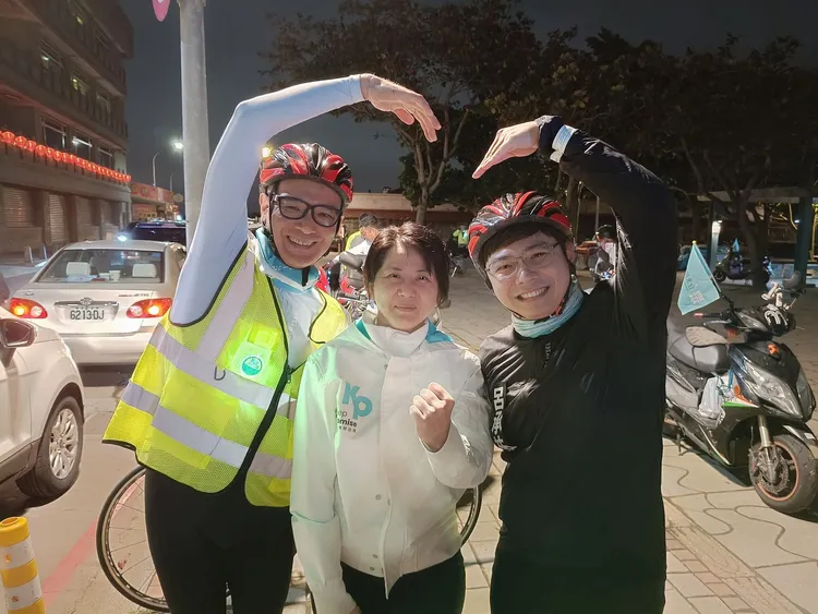 民眾黨基隆市安樂區議員參選人李文耀、民眾黨立委邱慧洳、基隆市中山區議員參選人呂承祐。翻攝呂承祐臉書