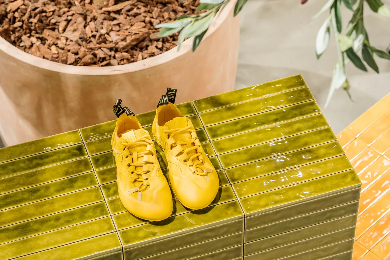 LOEWE 2026春夏系列。品牌提供