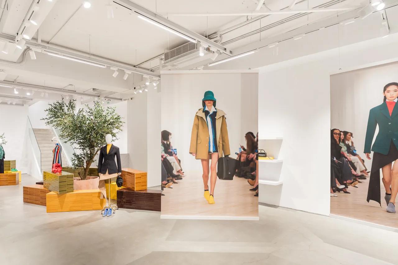 LOEWE 2026春夏系列。品牌提供