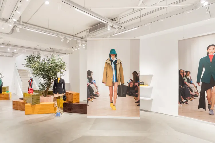 LOEWE 2026春夏系列。品牌提供