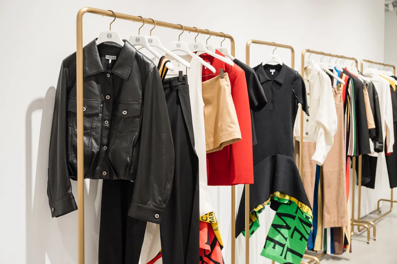 LOEWE 2026春夏系列。品牌提供