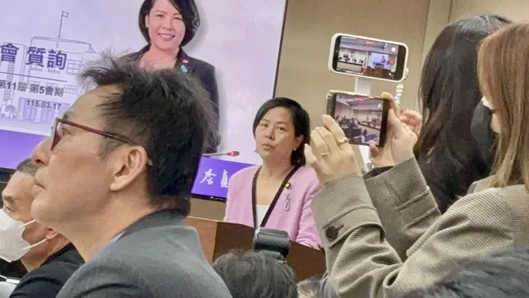 民眾黨立委李貞秀首度質詢。邱筠媜攝