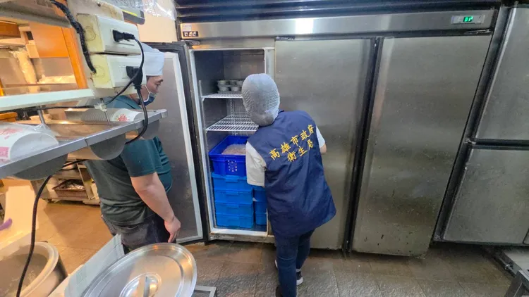 衛生局前往稽查。翻攝畫面