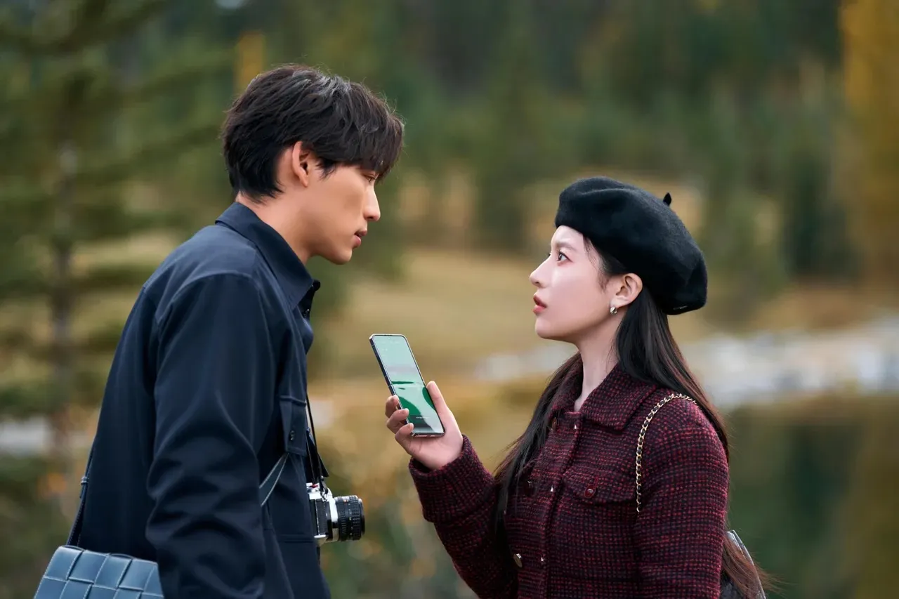 福士蒼汰（左）在《愛情怎麼翻譯？》與高允貞（右）擁有精彩對手戲。翻攝netflixkr IG