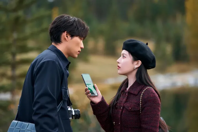 福士蒼汰（左）在《愛情怎麼翻譯？》與高允貞（右）擁有精彩對手戲。翻攝netflixkr IG