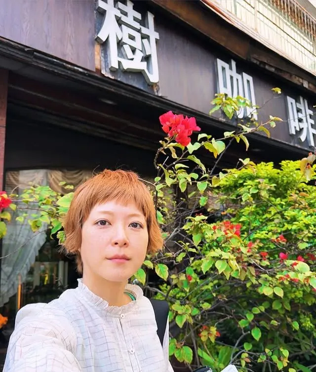 上野樹里昨拍下有自己名字的咖啡店招牌。翻攝上野樹里IG