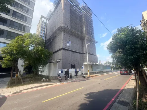 三重建案工地傳墜樓　43歲工人10樓墜下命危