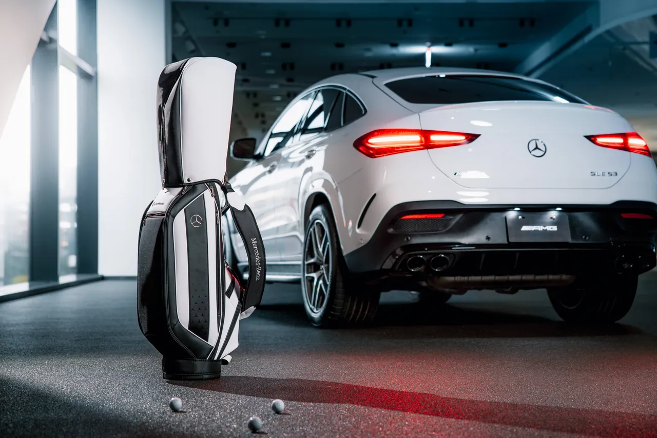 Mercedes-Benz為每一位車主選手準備限量「MercedesTrophy 揮桿之禮」。業者提供