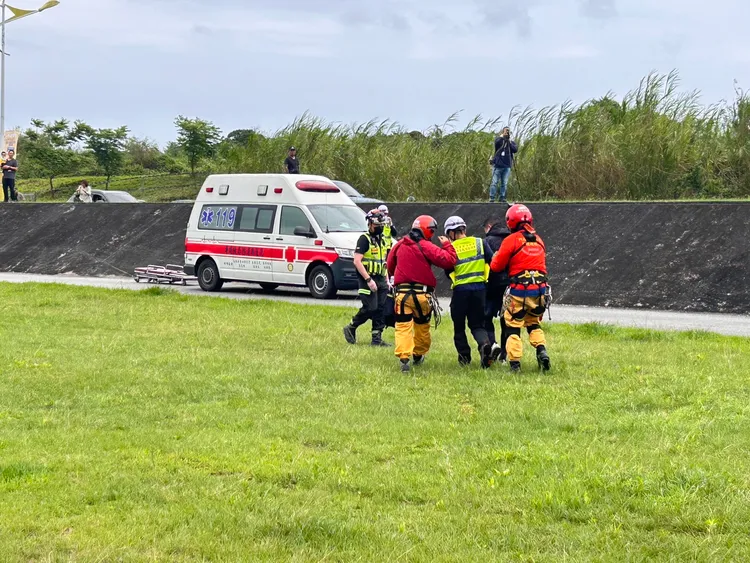 高山症發作山友獲救下山緊急送醫。空勤總隊提供