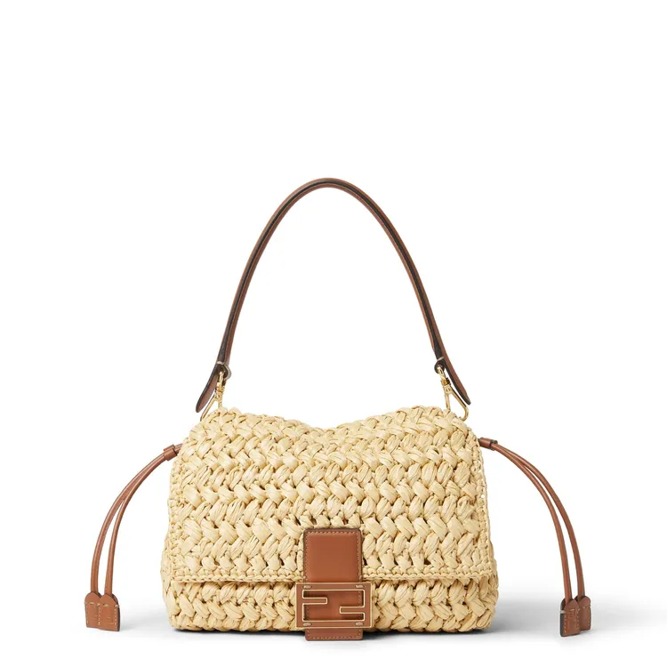 Mamma Baguette拉菲草編織包款，14萬元。品牌提供